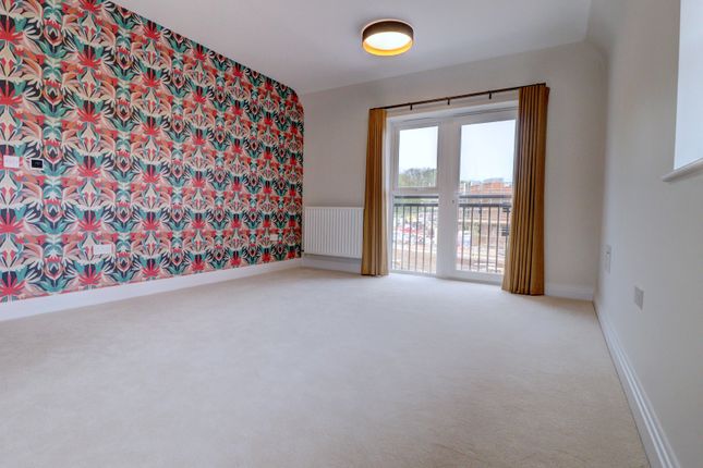 Flat to rent in Evergreen Way, High Wycombe, Buckinghamshire