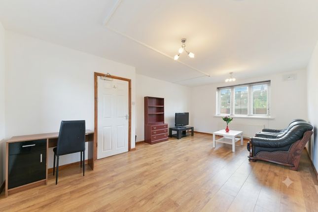 Dupont Road, Raynes Park photo 3