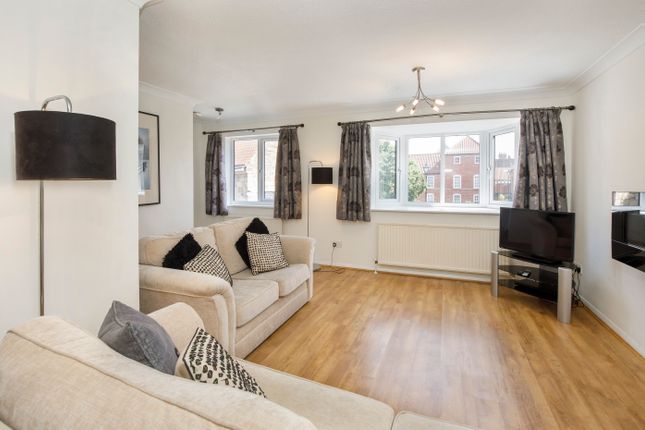 3-bed house on 31, York, £1,600/mo