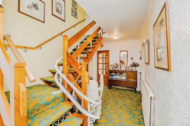 10, Llanquian Close, Cowbridge photo 4