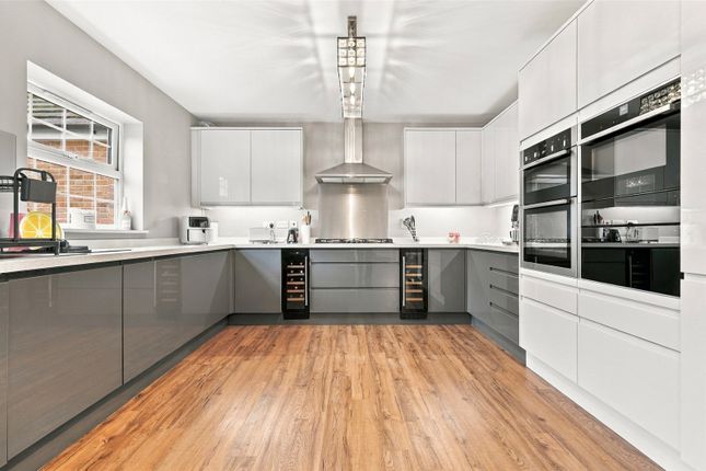 3, Copper Beech Avenue, Bishop's Stortford photo 2
