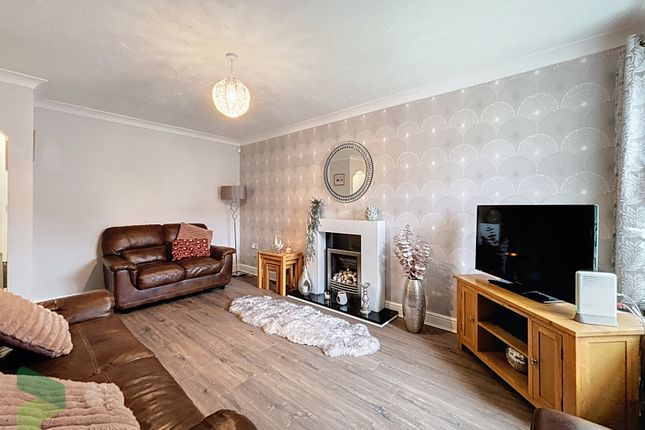 21, Kingsley Close, Blackburn photo 2