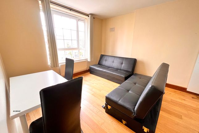 Thumbnail Flat to rent in Murray Grove, London
