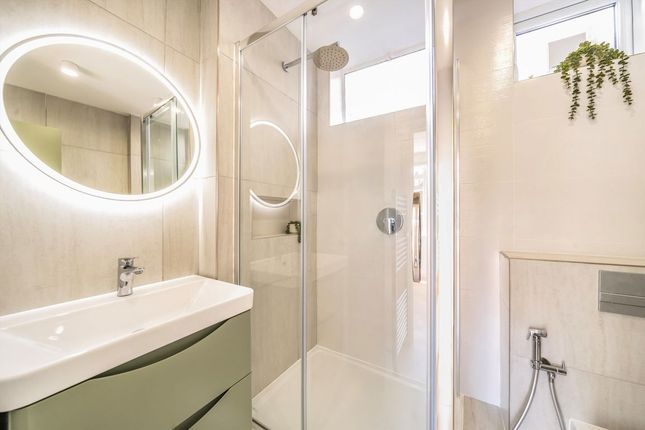 Flat 3, Marqueen Court, 42, Kensington Church Street, London photo 4