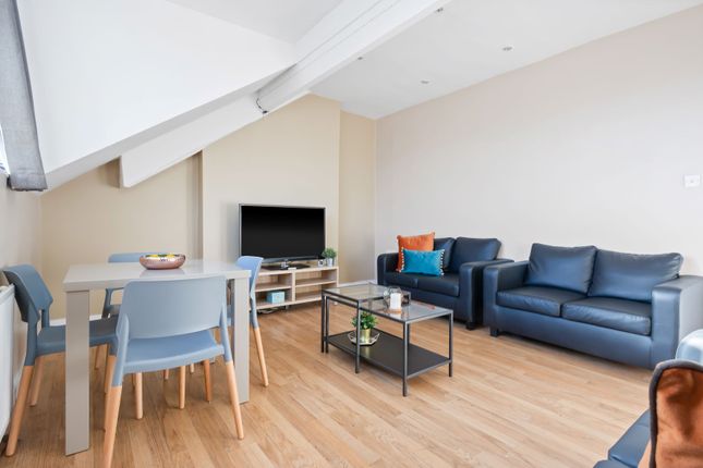 Thumbnail Flat to rent in Flat 3, 14 Kelso Road, Hyde Park