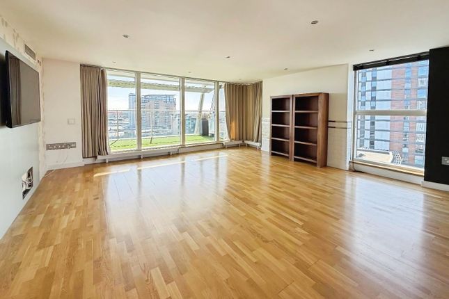 Apartment 76, 96, N V Building, The Quays, Salford photo 4