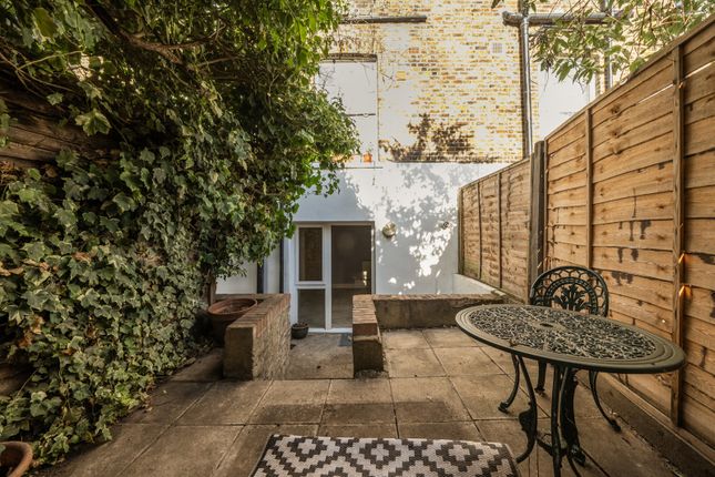 Flat A, 2, County Grove, London photo 4