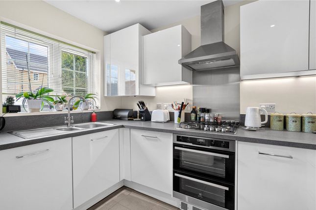 152, Brookwood Farm Drive, Woking photo 2