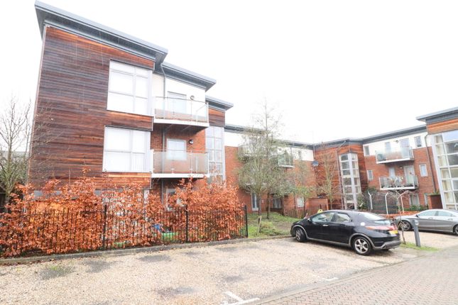 Thumbnail Flat to rent in Lindsay Avenue, High Wycombe, Buckinghamshire