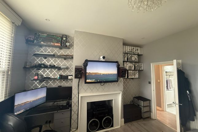 1,149 , Wennington Road, Rainham photo 5