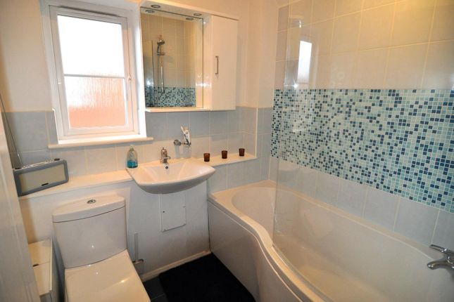 Flat for sale in Bowling Court, Mildred Avenue, Watford
