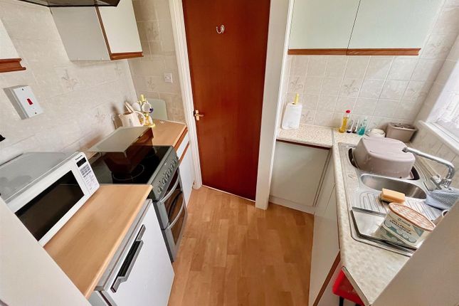 101 Winterton Valley Estate, Edward Road, Great Yarmouth photo 3