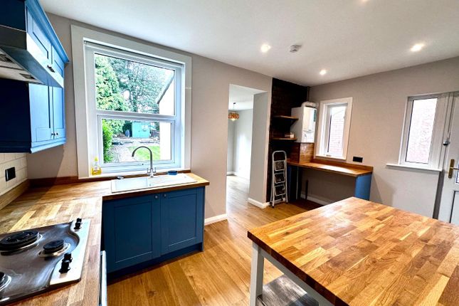 24, Heatherfield Crescent, Huddersfield photo 4