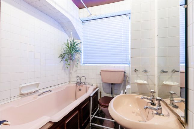 Flat 10, Lansdowne,, Carlton Drive, London photo 4