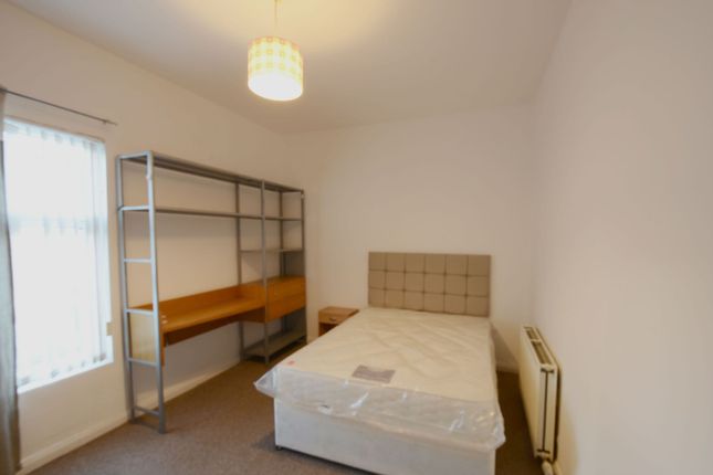 Room 3, 2 Dundee Street, Darlington photo 4