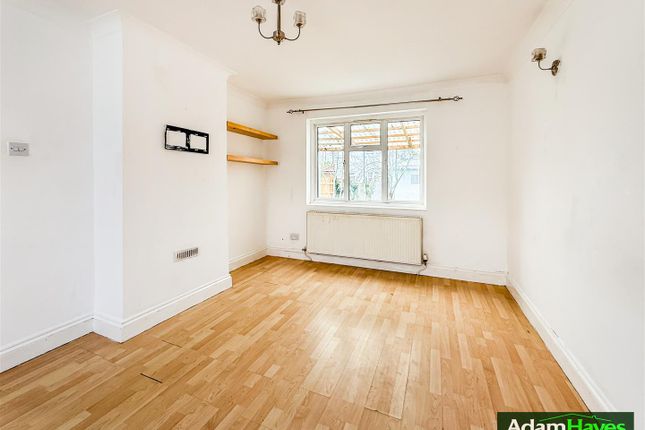 21, Barfield Avenue, London photo 3