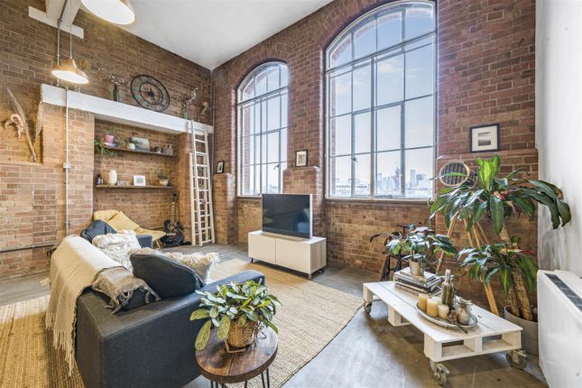 Flat for sale in Manhattan Building, Fairfield Road, London