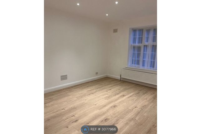 Fernside Court Holders Hill Road, London photo 2