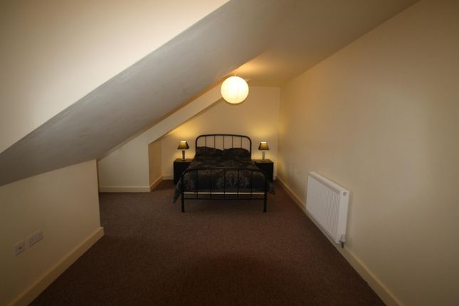 Flat B, 21, Chelwood Drive, West Yorkshire photo 5