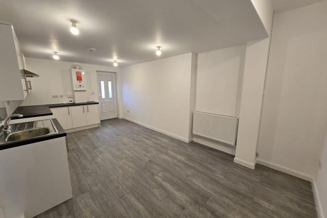 Flat to rent in Hertford Road, Enfield