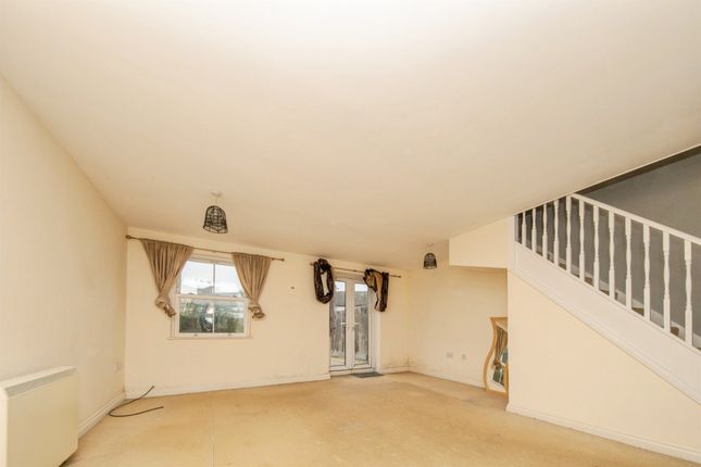 Flat 8, Coxs Court, Main Road, Harwich photo 2