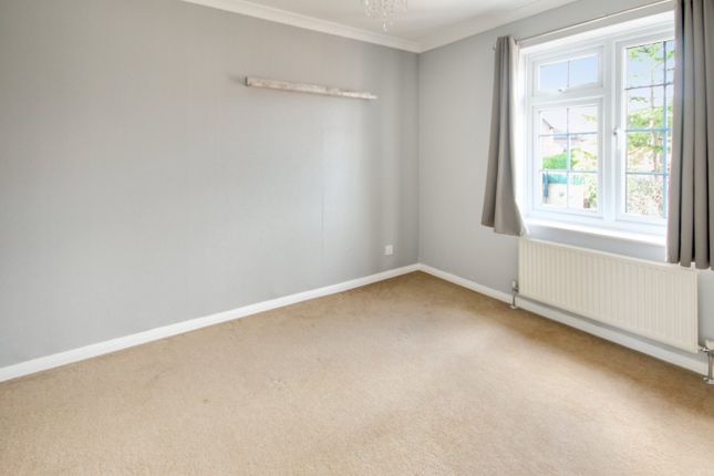 43, Woodbury Avenue, East Grinstead photo 5