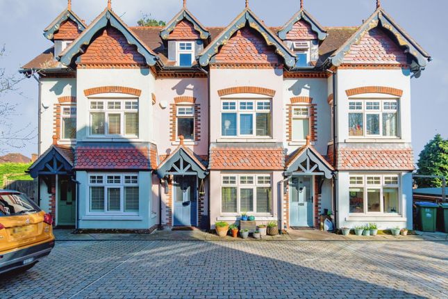 3-bed house on 84, Bassett Avenue, Southampton, £400,000