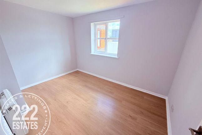 Flat 12, Earles Court, Earlestown photo 5