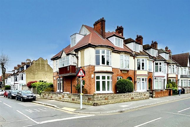 Thumbnail Flat to rent in Pall Mall, Leigh-On-Sea