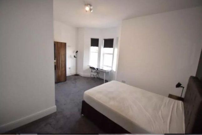 ROOM 5, 33, Chamberlain Avenue, Stoke-On-Trent photo 5