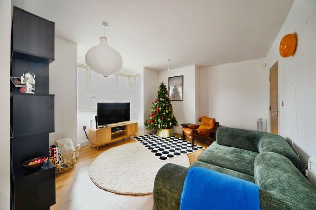 Flat 3/Grovegreen Court, 113 Bullsmoor Lane, Enfield photo 4