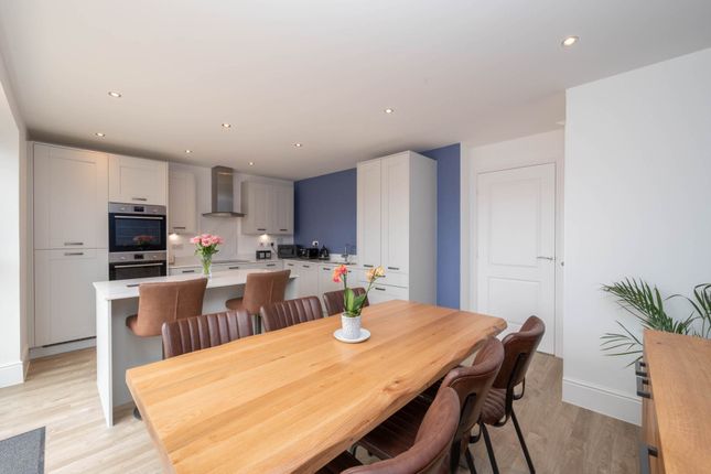 27, Lakehill Road, Canterbury photo 4