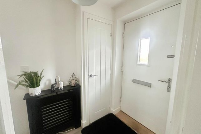10, Milford Drive, Chesterfield photo 4