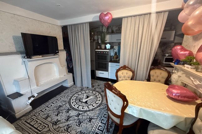 17, Parratt Row, Bradford photo 3