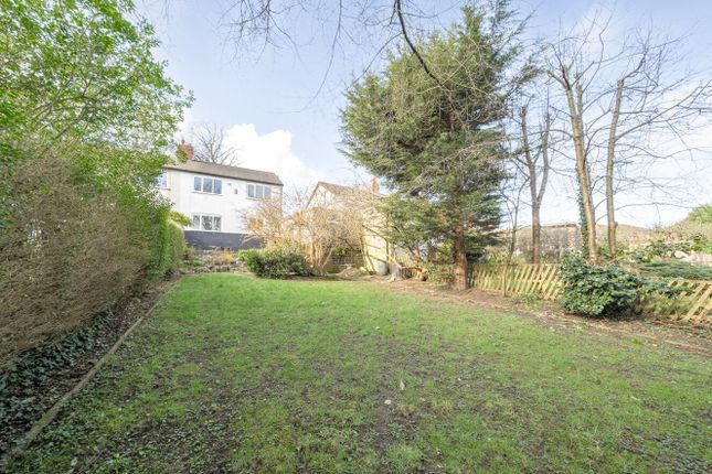 13, Stainburn Crescent, Leeds photo 4