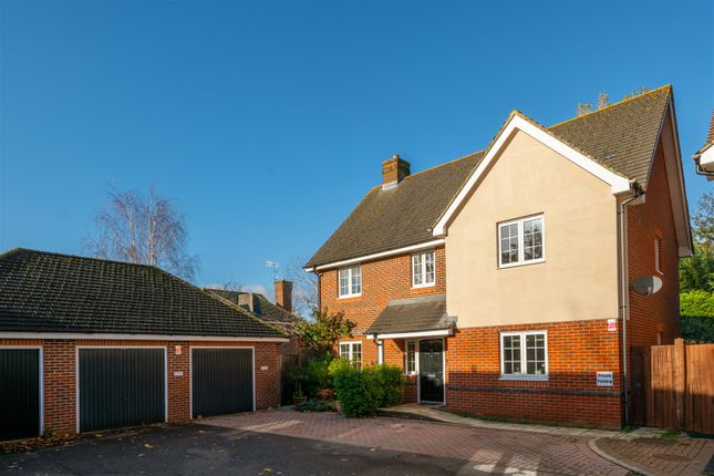 Thumbnail Detached house for sale in Barn Close, Crawley