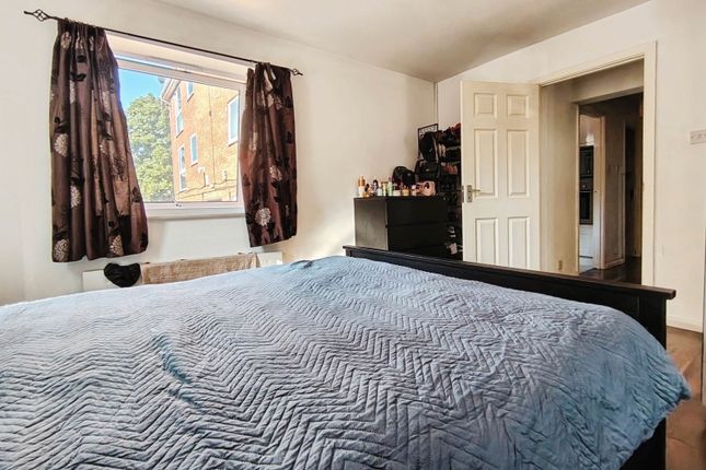17, Epping Close, Berkshire photo 4