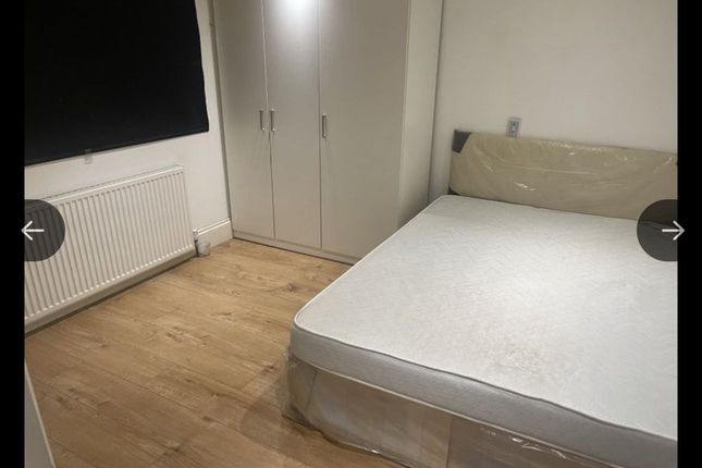 Ensuite Room Close To Ilford Station - Â£950 Pcm