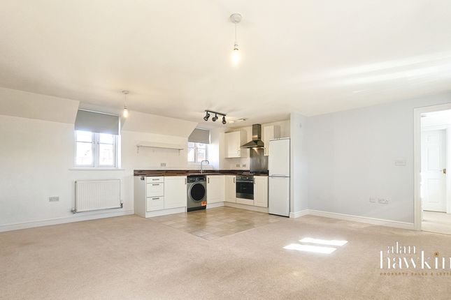 158 Cloatley Crescent, Beaufort Park, Wiltshire photo 4