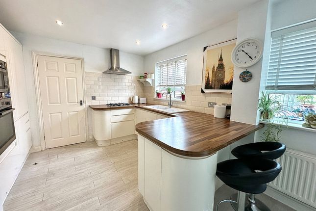 4, Campanula Close, Northampton photo 4