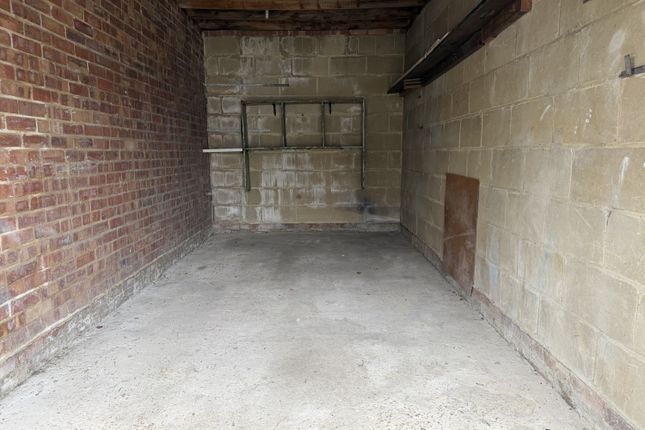 Garage, Rowan Close, Portslade photo 4
