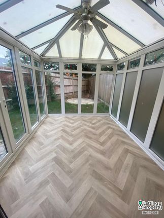 Keats Avenue, Redhill photo 5