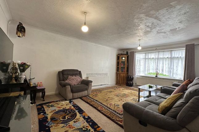 75, Montomery Road, Farnborough photo 3
