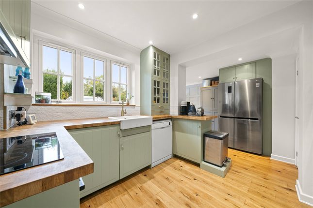 13, Blundel Lane, Cobham photo 4