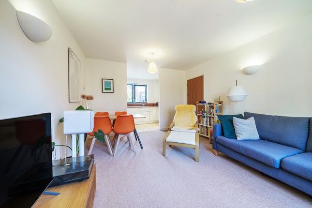 Flat for sale in Mitford Court, Wandsworth, London