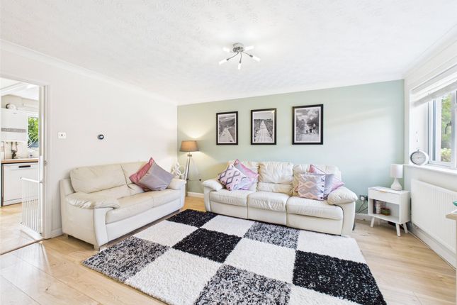 5, Ardea Close, Gloucester photo 3