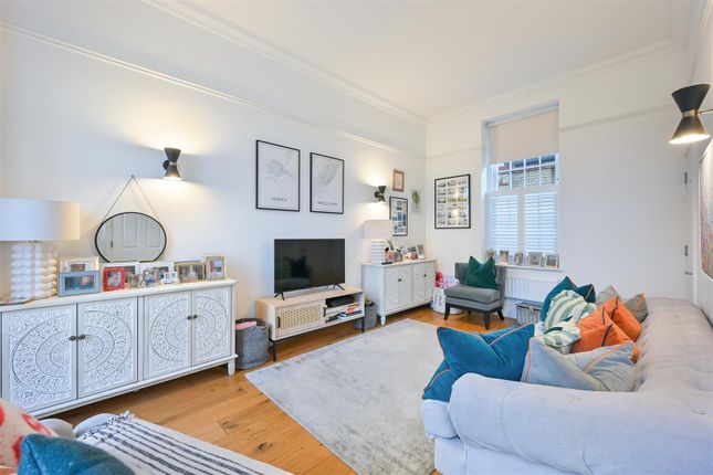 4 Edward House, Eastman Way, Epsom photo 4