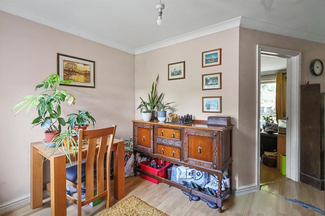 6, Kensington Gardens, Nottingham photo 3