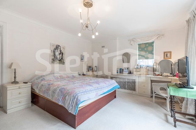 Detached house to rent in Cedars Close, London