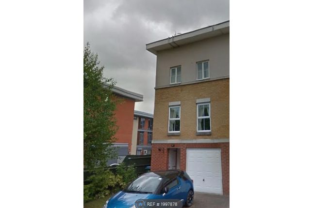 Room to rent in The Gateway, Watford